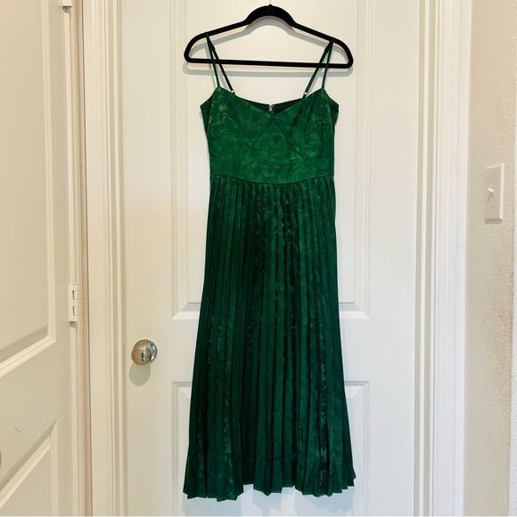 Lulus Women’s Chic Sensibility Dark Green Satin Jacquard Pleated Midi Dress Sz M - Picture 5 of 14